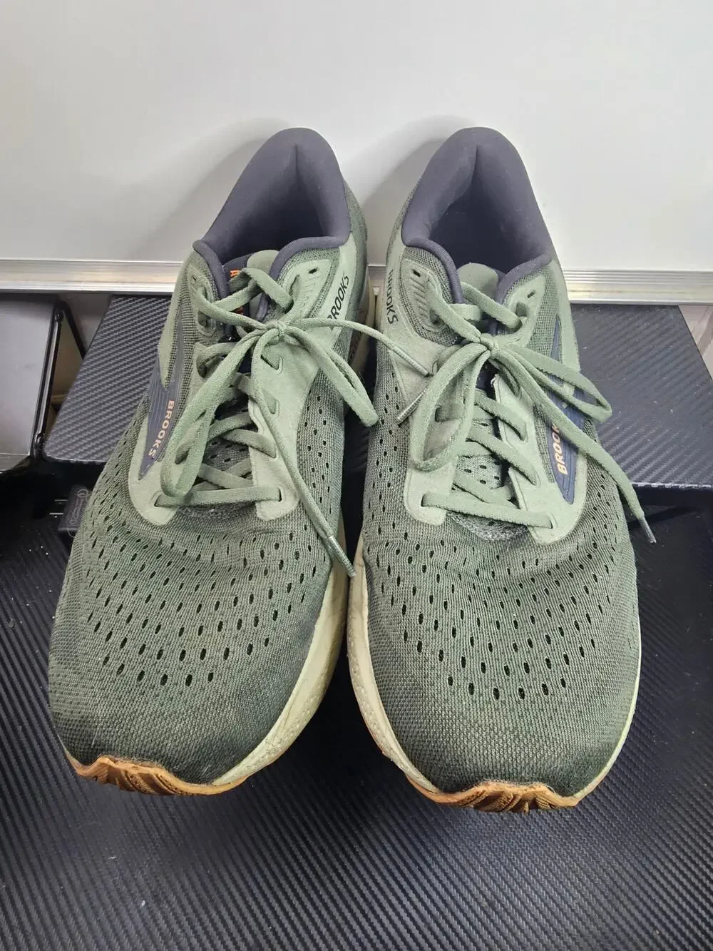 Brooks Adrenaline GTS 24 DNA LOFT Thyme/Black/Pelican 1104371D302 Mens Size 14